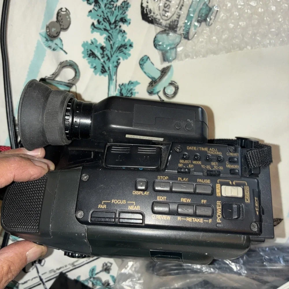 jvc cam corder model GR-AX500U Case, 2 Battery's, Charger, Remote, Ac Cord Etc